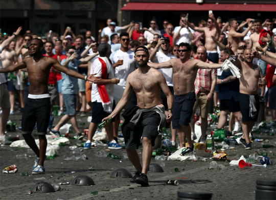 揭开资深足球流氓的面具，他们居然还是一个英国绅士？