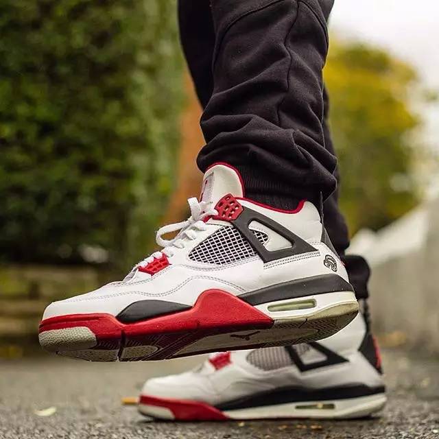头条|Jordan4史上超人气的11款绝美配色！“乔4大年”就是今年了