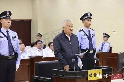 在云南贪了10年，玩了10年*纪委中**编书警示，历数白恩培“罪状”