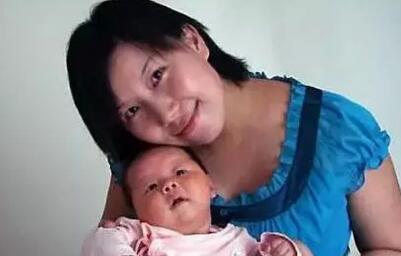 灰指甲一个传染俩是传染别人吗,灰指甲好多年了也不传染该怎么治