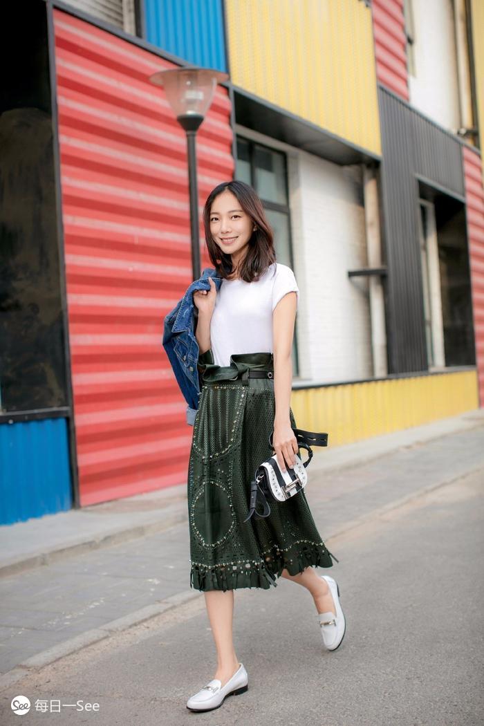 100个值得买的包包品牌,今年很流行宽肩带包包