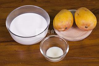 芒果饮品奶昔简单自制,在家做浓郁的芒果奶昔口感绵柔