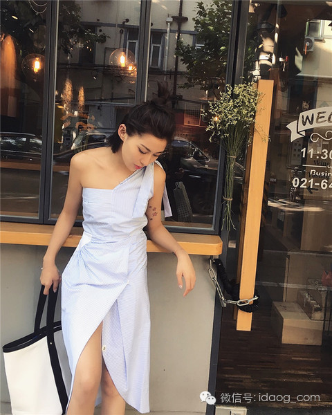 裹胸吊带宽肩,裹胸吊带需要怎么穿搭