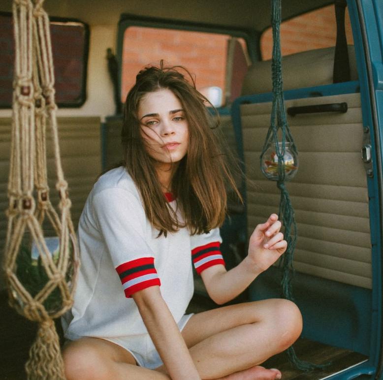 鍒樿瘲璇楀鏃ュ鍙よ,鍒樿瘲璇楃鑽夌殑棰堥湝