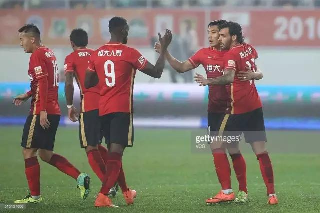 赛季没过半打进25球,恒大2023-2024赛季球衣