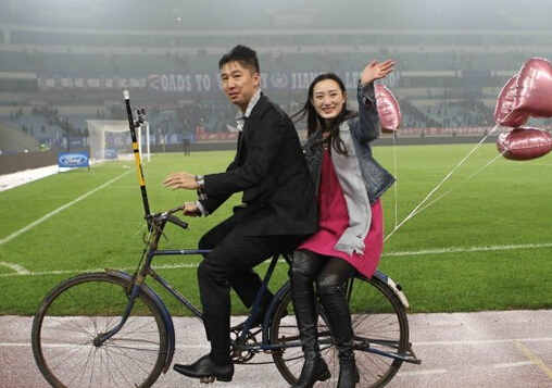 这些中超球星的老婆背景不简单，最后一个堪称中国小贝辣妹