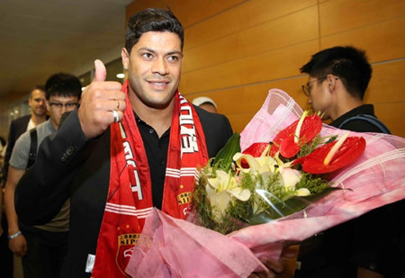 绿巨人来到我们的世界,巴西国脚上港