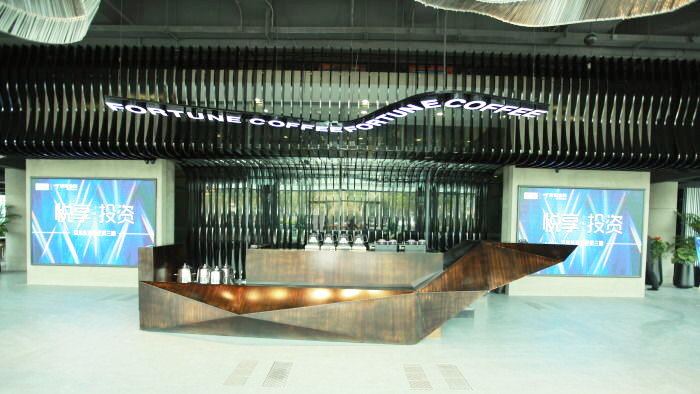 喝一杯几十块钱的咖啡就高人一等,喝一杯咖啡让你精神百倍