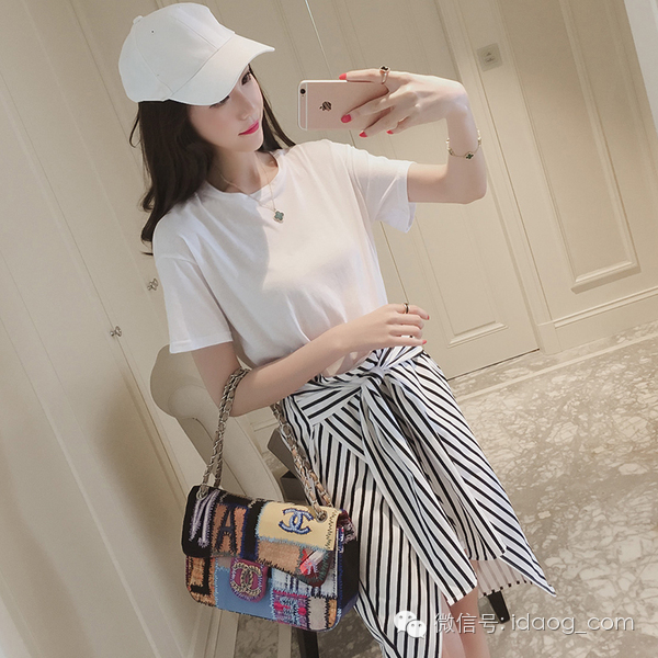 这么美丽的衣服你还在犹豫什么?