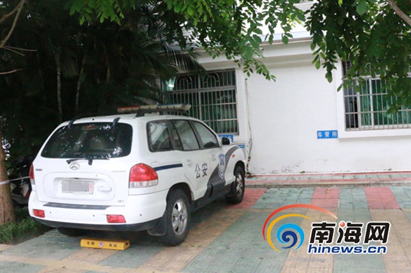 三亚交警违停处理,人在车内被交警拍照违停没开罚单