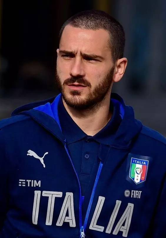 今晚半决赛！快来做一个时髦的伪球迷？