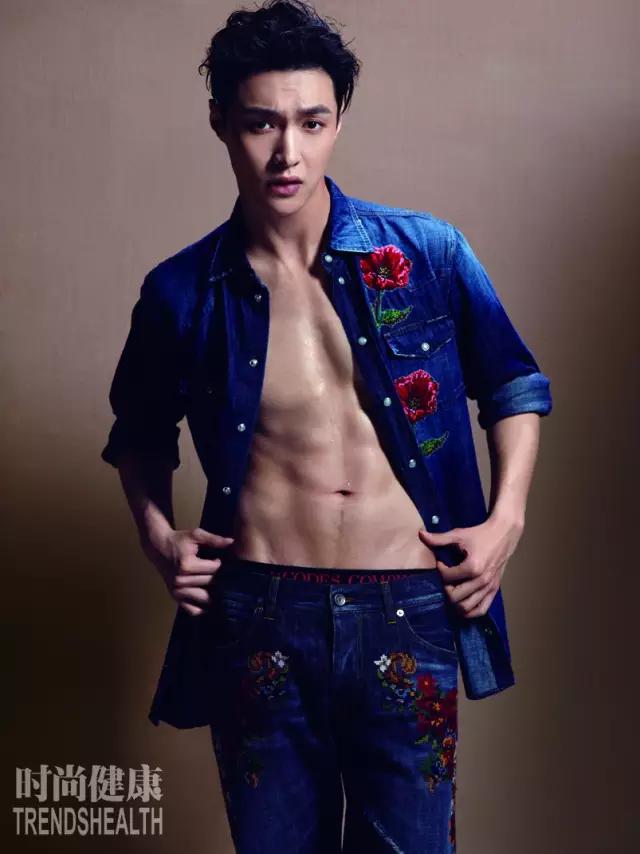 张艺兴提裤子合集,张艺兴极挑腰伤