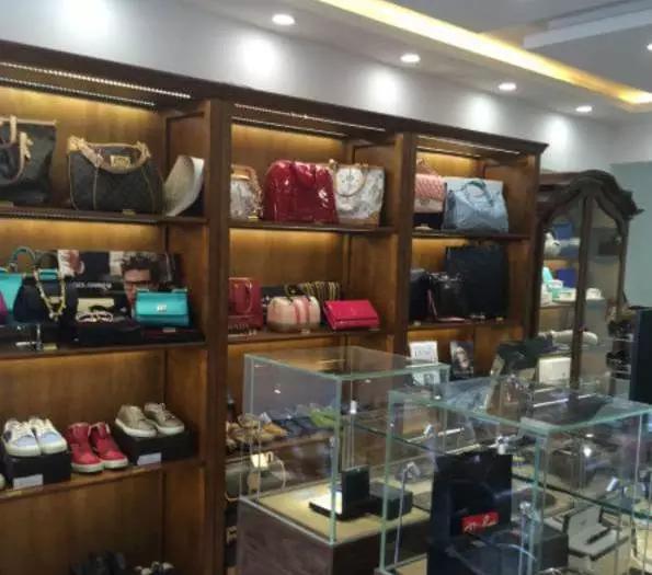 留学生代购这么挣钱？英媒曝中国留学生代购周入上万元