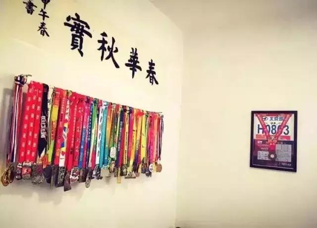 奖牌奖杯怎么摆放好看,奖牌怎么摆放地上才显逼格