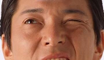 眼角嘴角抽搐跳动是怎么回事,小孩眼睛和嘴角抽搐怎么回事