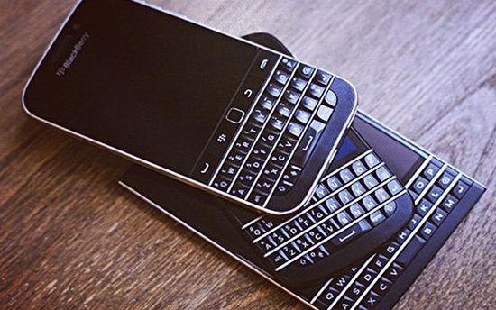 黑莓classic沦落为功能机,黑莓暂停服务