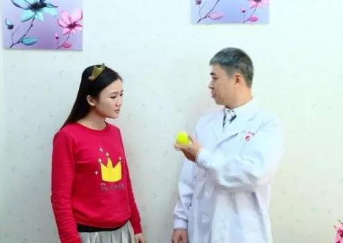 怎样按摩后背简单手法视频,后背保健按摩手法教程