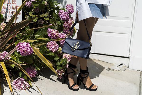 白T桖+牛仔裤，最简单品如何穿出明星范？