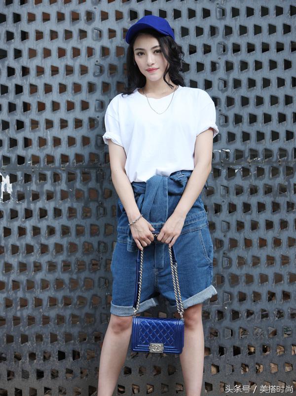 18套简单干净的白t恤穿搭合集,夏天穿白t恤太单调学我这样搭配