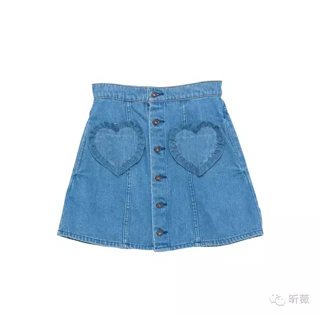 满大街的一排扣子是怎么回事？！