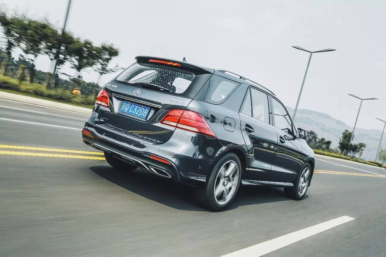 奔驰gle4004matic轿跑试驾,最新款奔驰gle400试驾