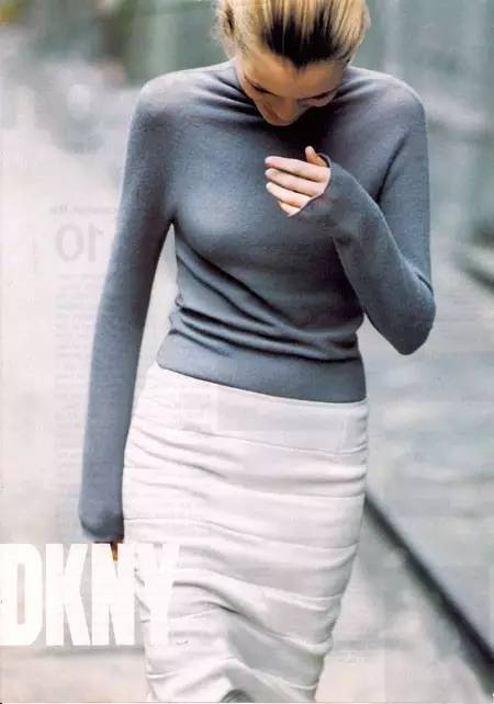 为什么我们穿很多衣服都不奇怪,为什么我们天天都要穿红色的衣服