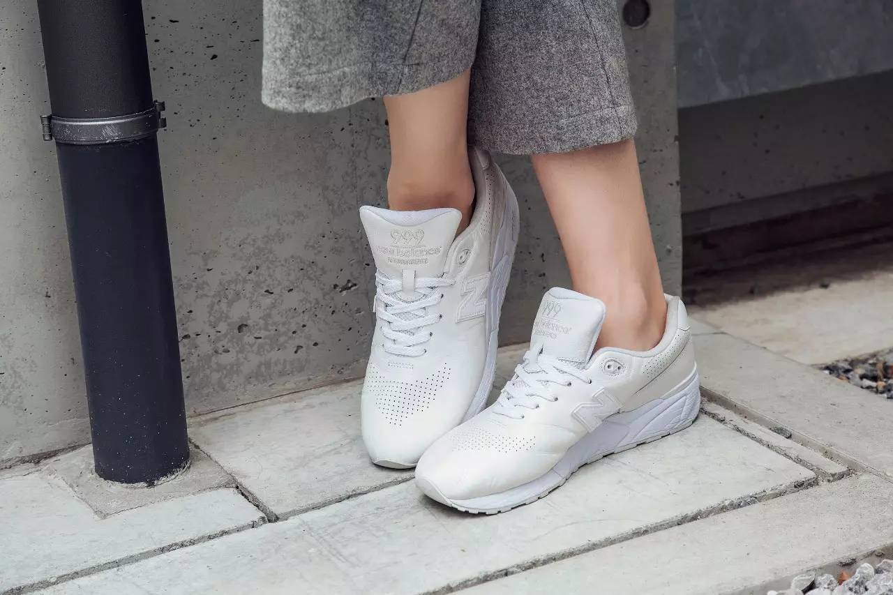 为什么我们穿很多衣服都不奇怪,为什么我们天天都要穿红色的衣服