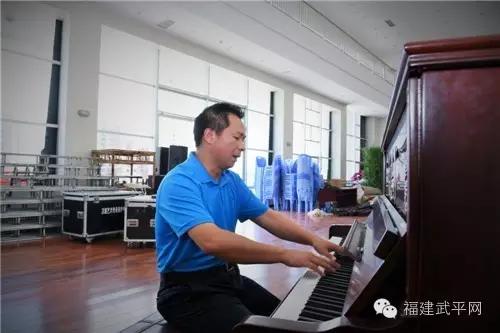 专访武平籍男高音、国际声乐大赛银奖获得者温鸿祥老师