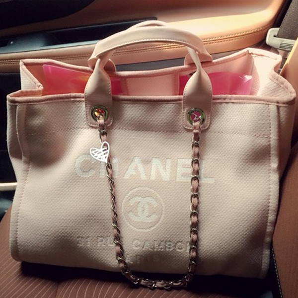 适合妈咪背的妈咪包洋气时尚,妈咪包时尚单品