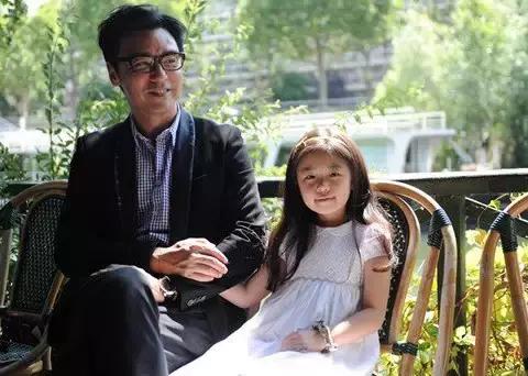 黄多多烧钱式教育,黄多多年薪多少钱