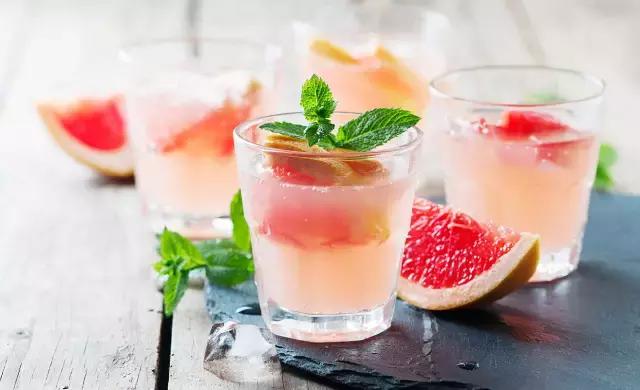 市场上的果汁哪些是真果汁,在超市买果汁买到假货