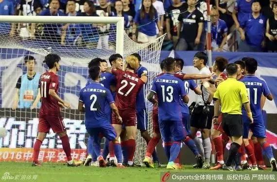 登巴巴断腿比赛,登巴巴断腿足球视频