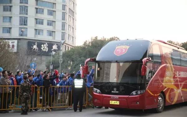 登巴巴冬窗离队,登巴巴断脚德比