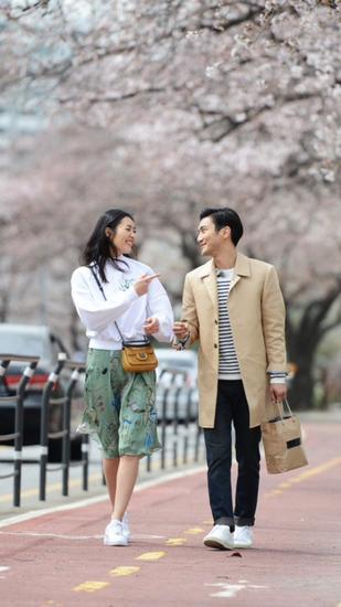 时装秀超模大表姐刘雯气质不一般,最新大表姐刘雯穿搭鞋子