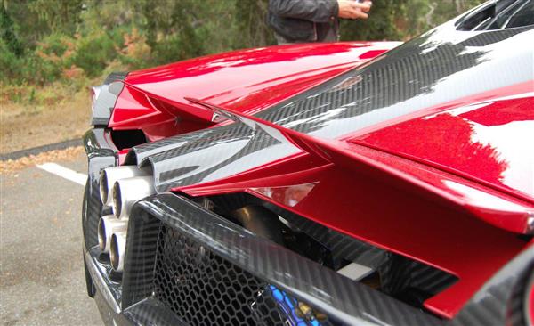 千万级电动超跑,超大尾翼自动升起的超跑