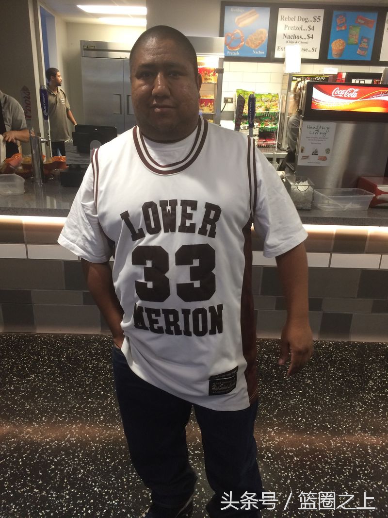 球迷也是风景线！夏季联赛场边出现了14件另类球衣！