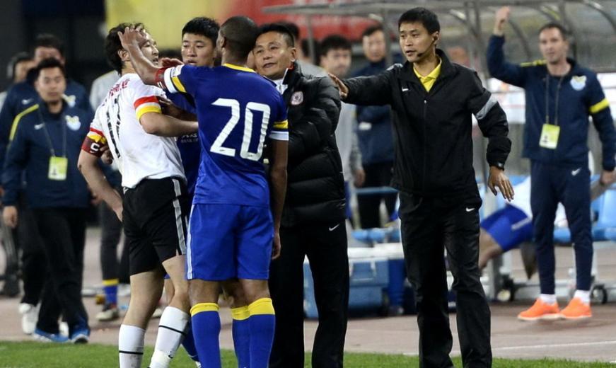 在巴萨与图雷齐名登陆中超遭戴琳锁喉对骂继海现成意甲一宝