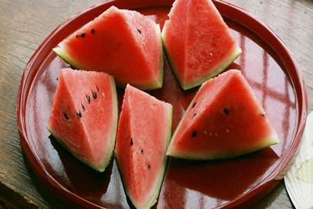 在日本天天吃巴豆,在日本吃西瓜是很奢侈的事吗