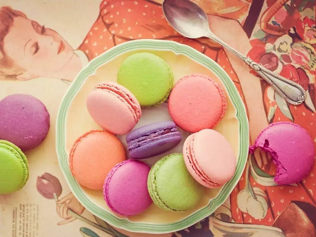 马卡龙蓝色法式,法式马卡龙和意式马卡龙的差别