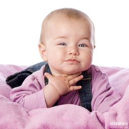 宝宝喝完奶后打嗝怎么办？爸爸妈妈们快来看，有招了