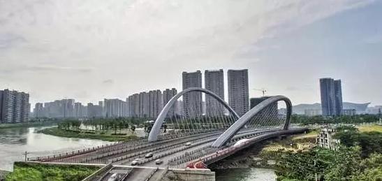 想住评市|地价一年飙涨60%，成都中和板块，麻雀当真变凤凰？