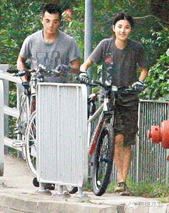 郑伊健甩邵美琪牵手梁咏琪,郑伊健和邵美琪梁咏琪