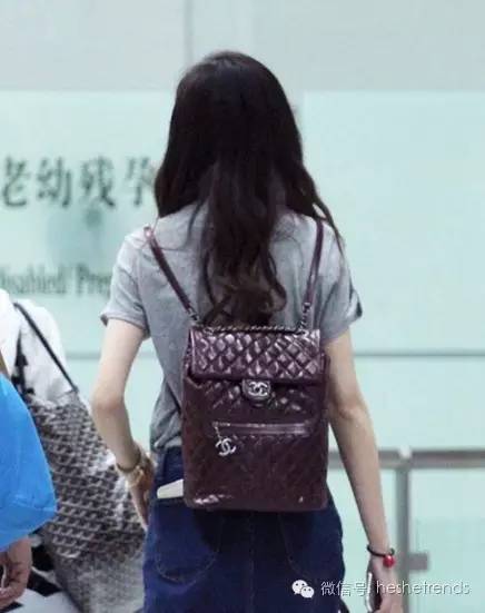 你知道就算大雨让整座城市颠倒你还可以解放双手背双肩包