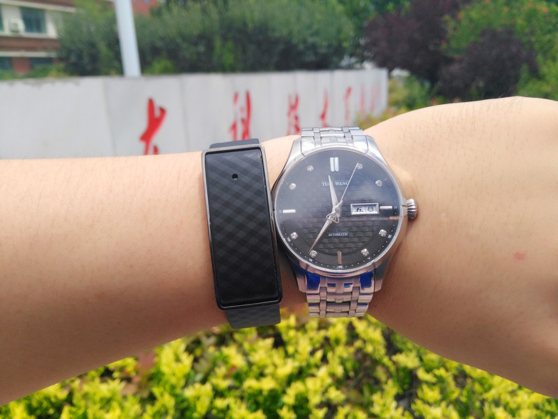 荣耀手环颜色测评,紫外线强弱