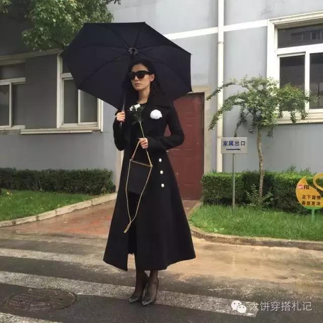 牛仔裤t恤女生街拍,宋佳牛仔阔腿裤穿搭