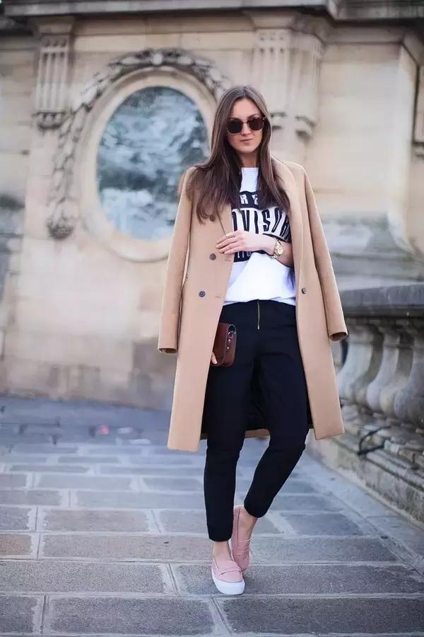 60岁阿姨都穿小白鞋，那我只好穿小粉鞋了