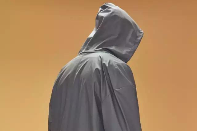 如何优雅地在大雨中漫步,下雨天怎么保持优雅的感觉