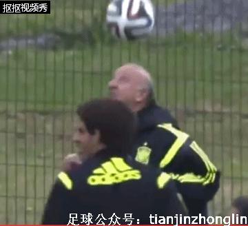 足坛教练秀球技,足坛温格名场面