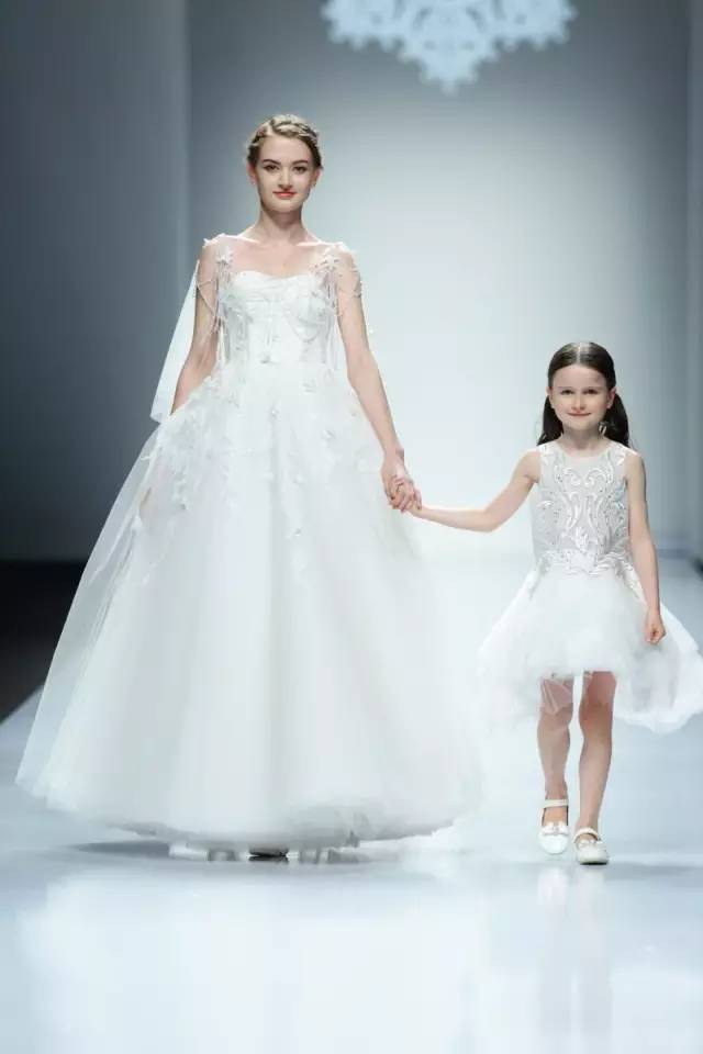 兰玉一年设计多少款婚纱,蓝玉设计过的婚纱