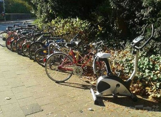 骚年装逼装大了受伤了吧